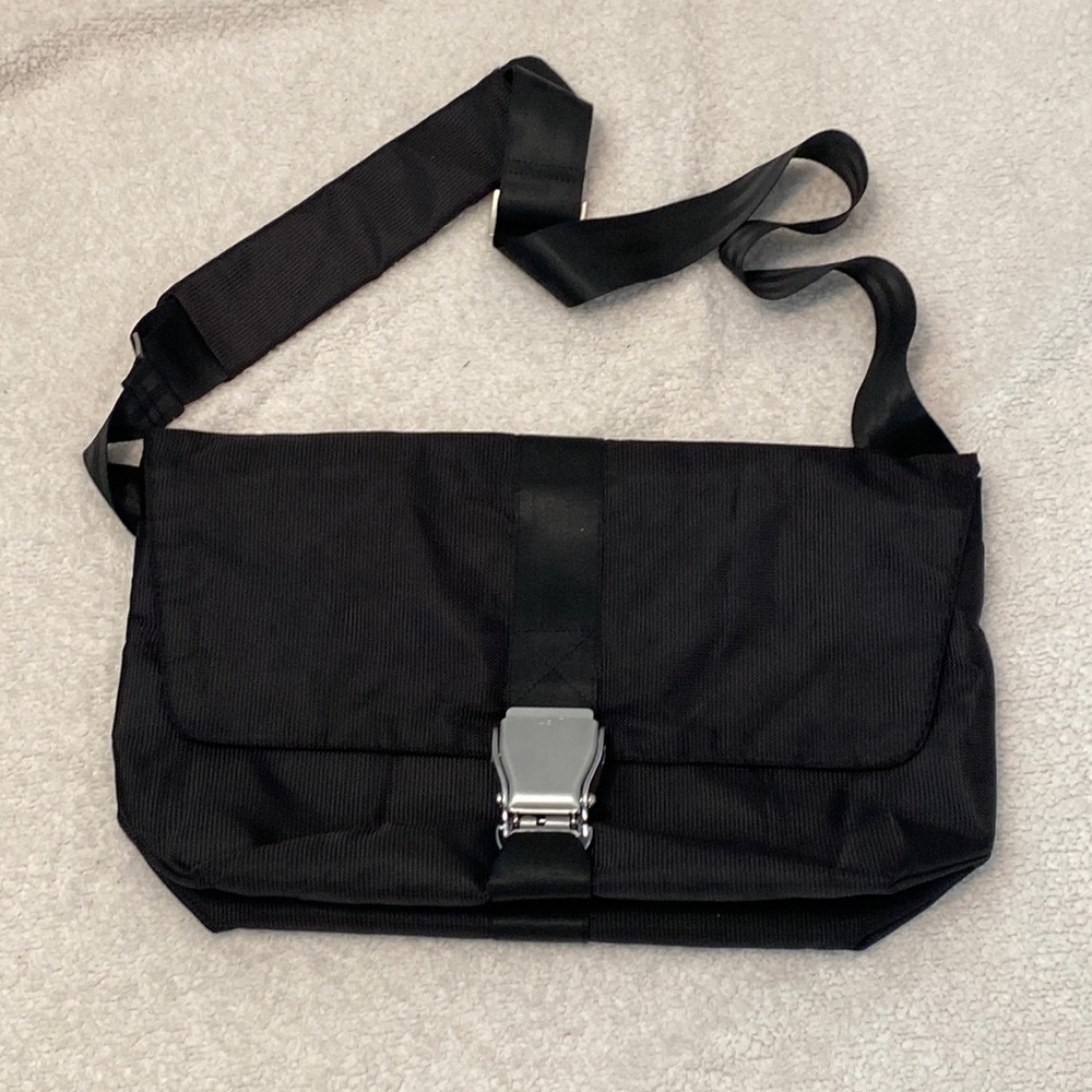 “Warner Bros”Nylon Messenger Bag Black Medium…Unisex
